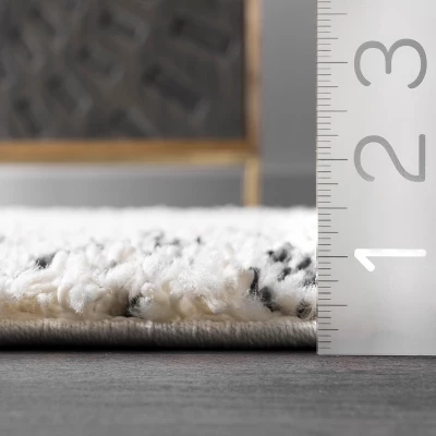 NuLOOM Scarlette Abstract Diamond Shag Area Rug 6 NuLOOM Scarlette Abstract Diamond Shag Area Rug - Image 4