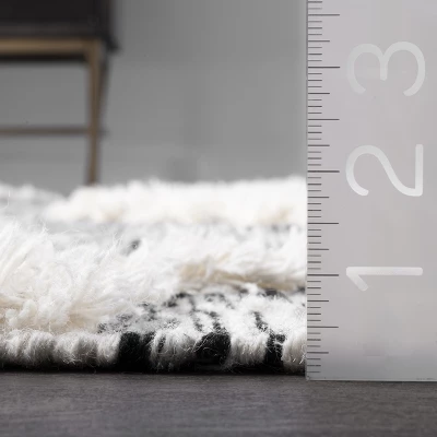 NuLOOM Savannah Moroccan Tasseled Wool Area Rug 4 NuLOOM Savannah Moroccan Tasseled Wool Area Rug - Image 2