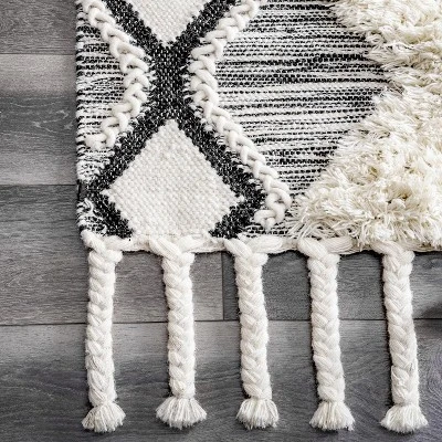 NuLOOM Yara Shaggy Helix Diamonds Area Rug 4 NuLOOM Yara Shaggy Helix Diamonds Area Rug - Image 2