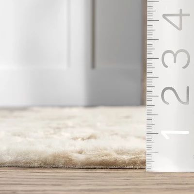 NuLOOM Iraida Contemporary Faux Cowhide Area Rug 4 NuLOOM Iraida Contemporary Faux Cowhide Area Rug - Image 2