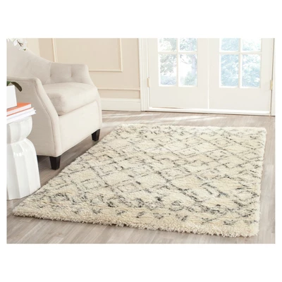 Jolie Geometric Area Rug - Safavieh 4 Jolie Geometric Area Rug - Safavieh - Image 2