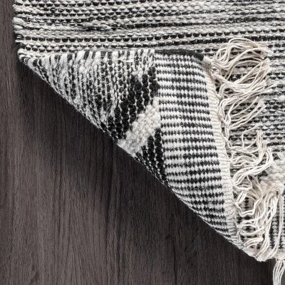 NuLOOM Savannah Moroccan Tasseled Wool Area Rug 8 NuLOOM Savannah Moroccan Tasseled Wool Area Rug - Image 6