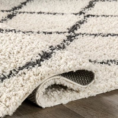 NuLOOM Michelle Diamond Trellis Tassel Area Rug 5 NuLOOM Michelle Diamond Trellis Tassel Area Rug - Image 3