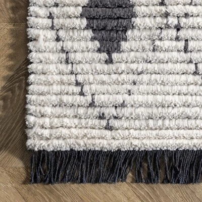 NuLOOM Joanna Diamond Trellis Soft Shag Fringe Area Rug 6 NuLOOM Joanna Diamond Trellis Soft Shag Fringe Area Rug - Image 4