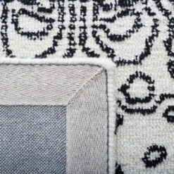 Metro MET993 Hand Tufted Area Rug - Safavieh -Home Improvement Store GUEST eb753f2c a99b 4587 9c30 6214143e49f4